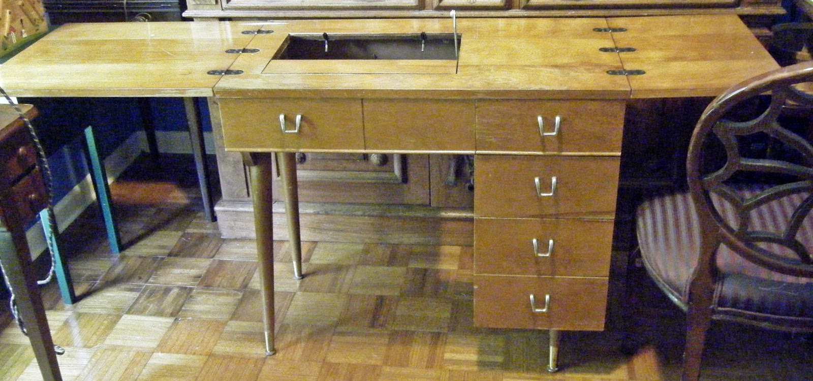 DragonPoodle Studio Lady Kenmore 89, a Pfaff 280 in disguise