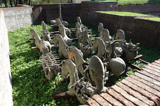 Gustavo Aceves horses migration sculpture exhibition Lapidarium Passo Sospeso Lucca Italy public art Gustavo Aceves horses migration sculpture exhibition Lapidarium Passo Sospeso Lucca Italy public art