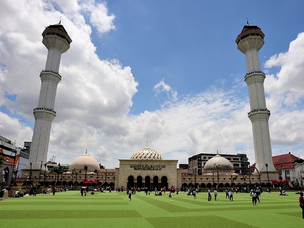 6 Historical Buildings In Bandung Which Are Popular Among Tourists 6 Historical Buildings In Bandung Which Are Popular Among Tourists