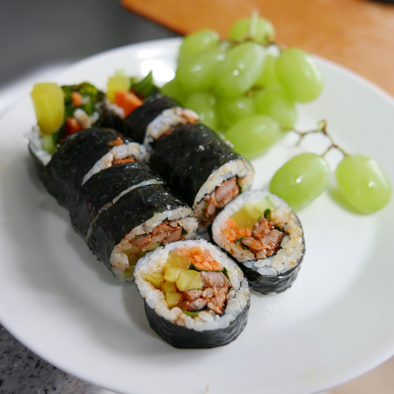 Dan can Cook Spicy Pork Rice Rolls (Jaeyok Kimbap)