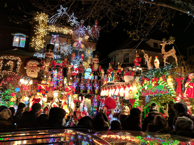 Різдвяні вогні Дайкер Хейтс, Бруклін, Нью-Йорк (Dyker Heights Christmas Lights, Brooklyn, NYC)