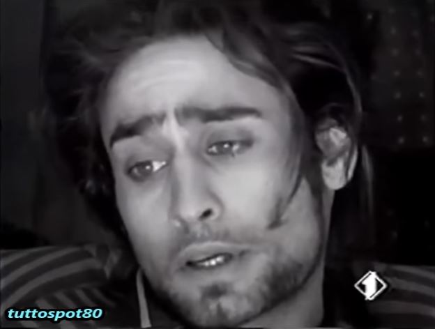 Modello Jagermeister pubblicità con RAZ DEGAN che si domanda il perché con Foto - Testimonial Spot Pubblicitario Jagermeister 2017