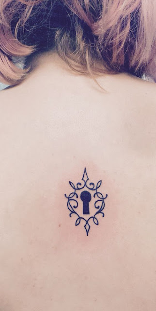 Tatuagem feminina de chave Tatuagem feminina de chave