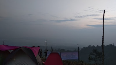 Komunitas Pemuda Trip Lebuay Gelar Camping Ceria di Bukit Kabut Banjaran