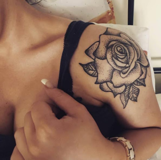 Este dotwork ombro peça