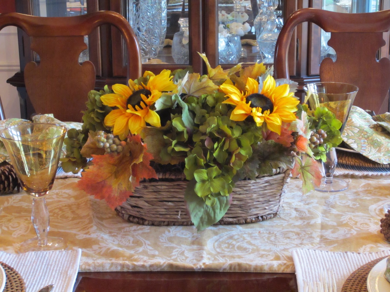 Sunflower arrangement for centerpiece Sunflower arrangement for centerpiece - Thanksgiving Table Setting