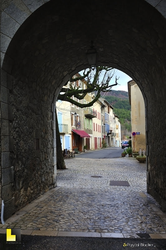 Passage de la tour de l'horloge place du reviron photo Pascal Blachier