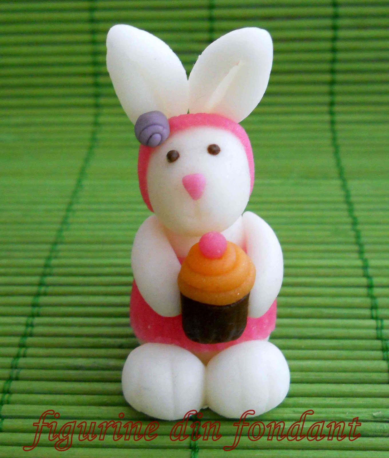 Figurine Din Fondant Iepuraşi drăgălaşi din fondant