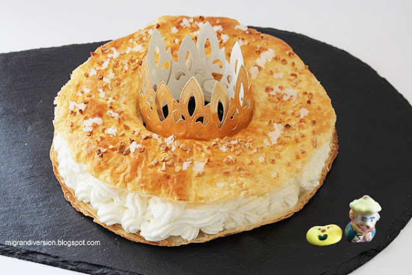  Roscón de Reyes de Hojaldre Relleno de Nata