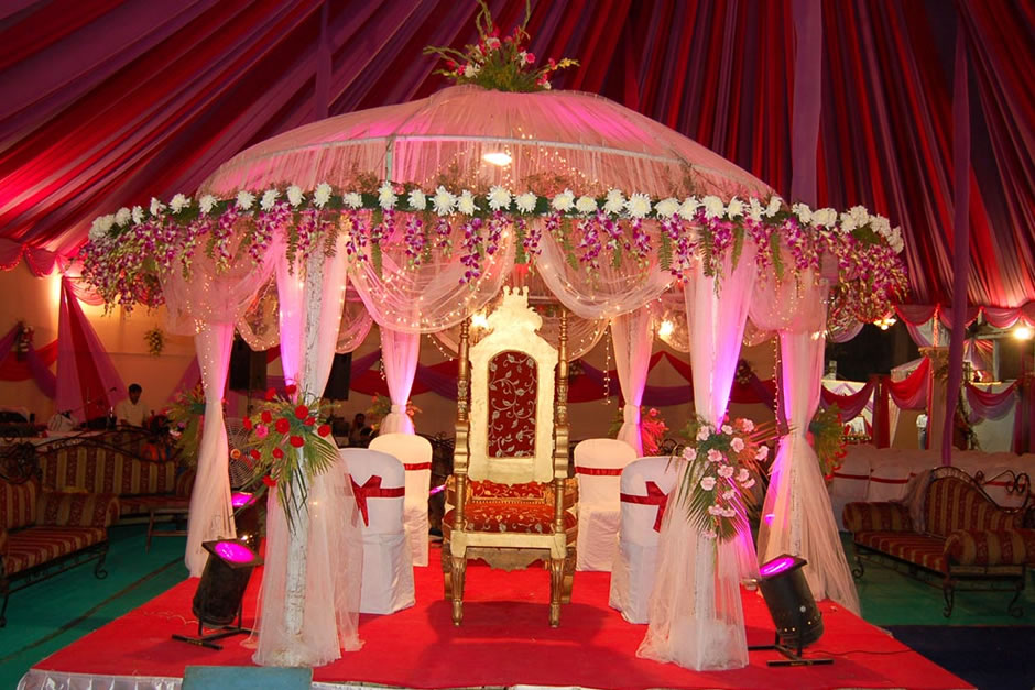 flowers arrangement in indian wedding