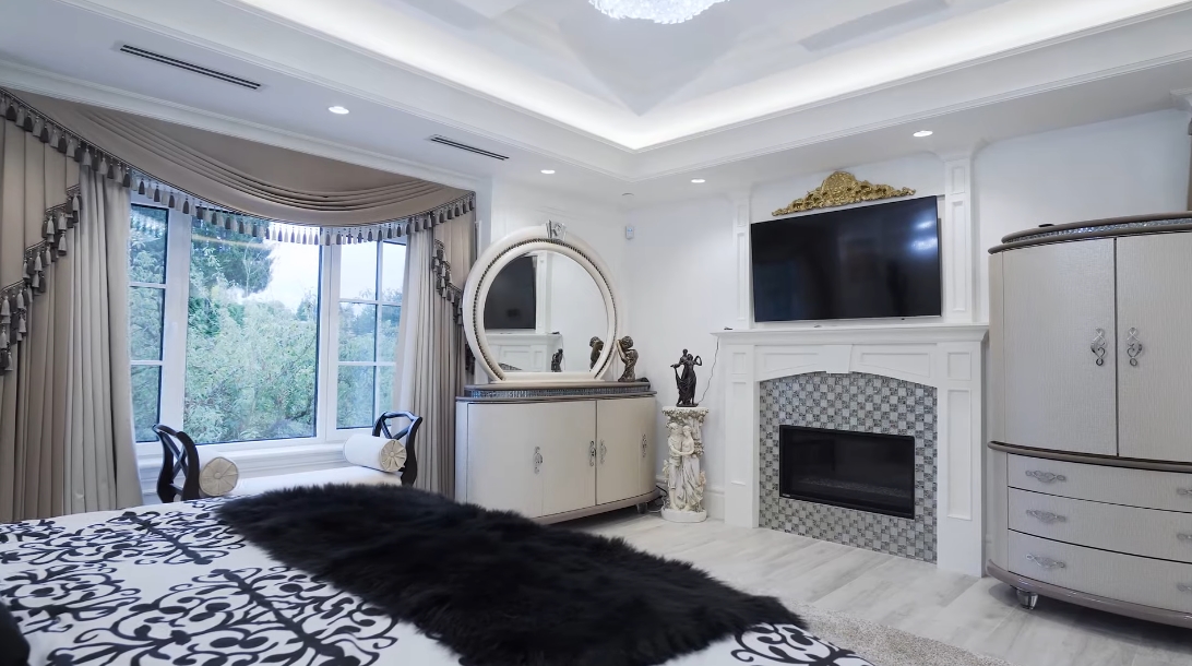 75 Interior Design Photos vs. 1487 Minto Crescent, Vancouver Luxury Mansion Tour