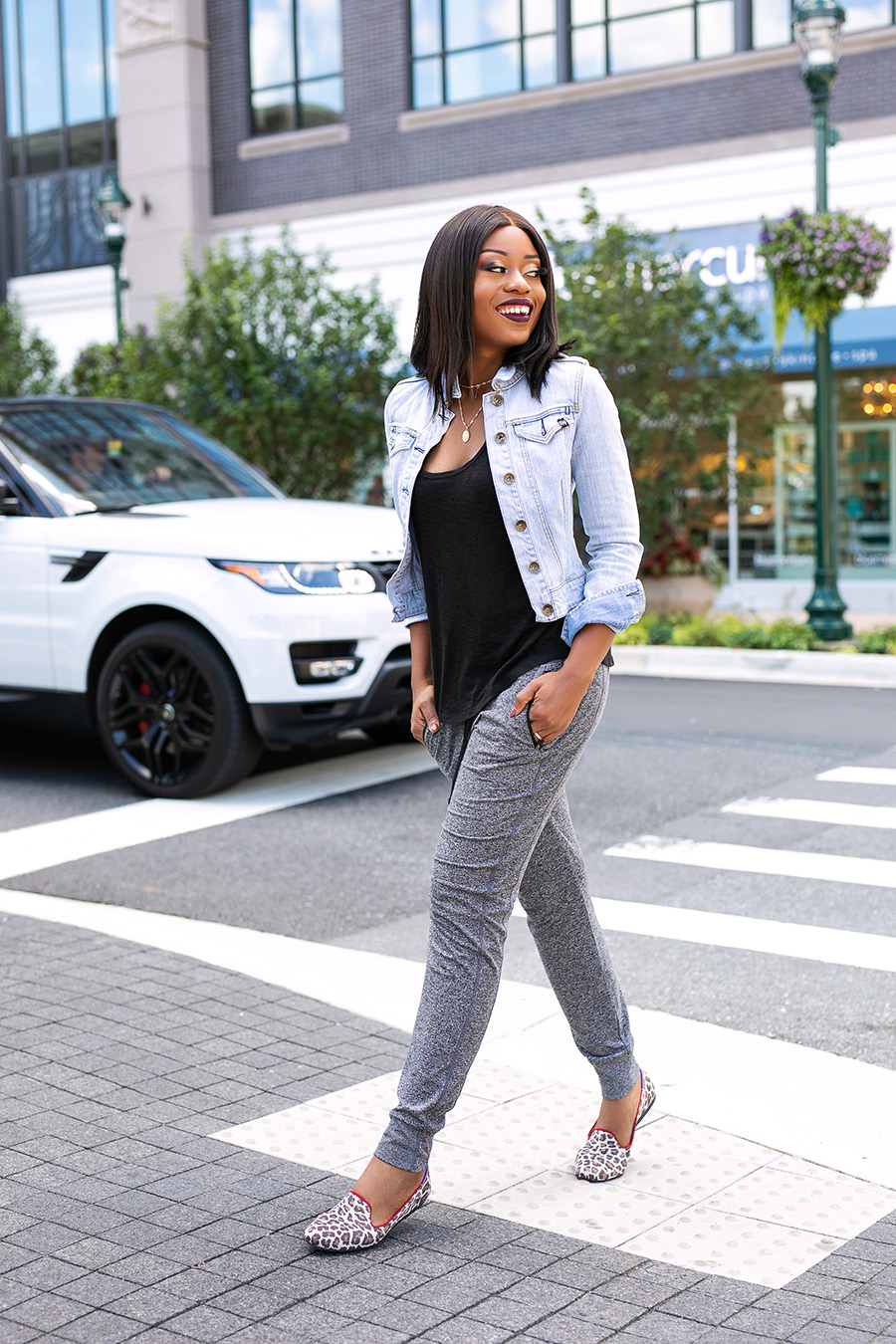 Stella-adewunmi-of-jadore-fashion-shares-casual-comfortable-outfits-rothys-loafers-sweatpants