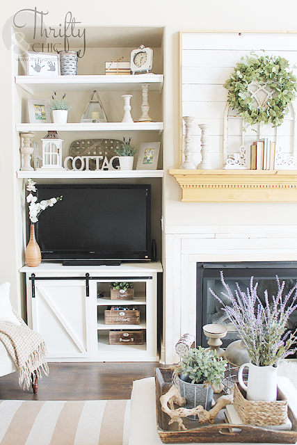 Summer decor and decorating ideas for living room. Cottage farmhouse decor. White and neutral living room. Two story great room or living room ideas.