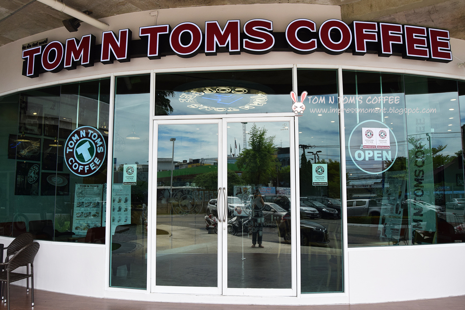 Impress Moment TOM N TOMS COFFEE 24 HRS TOM N TOMS COFFEE ร้านกาแฟ