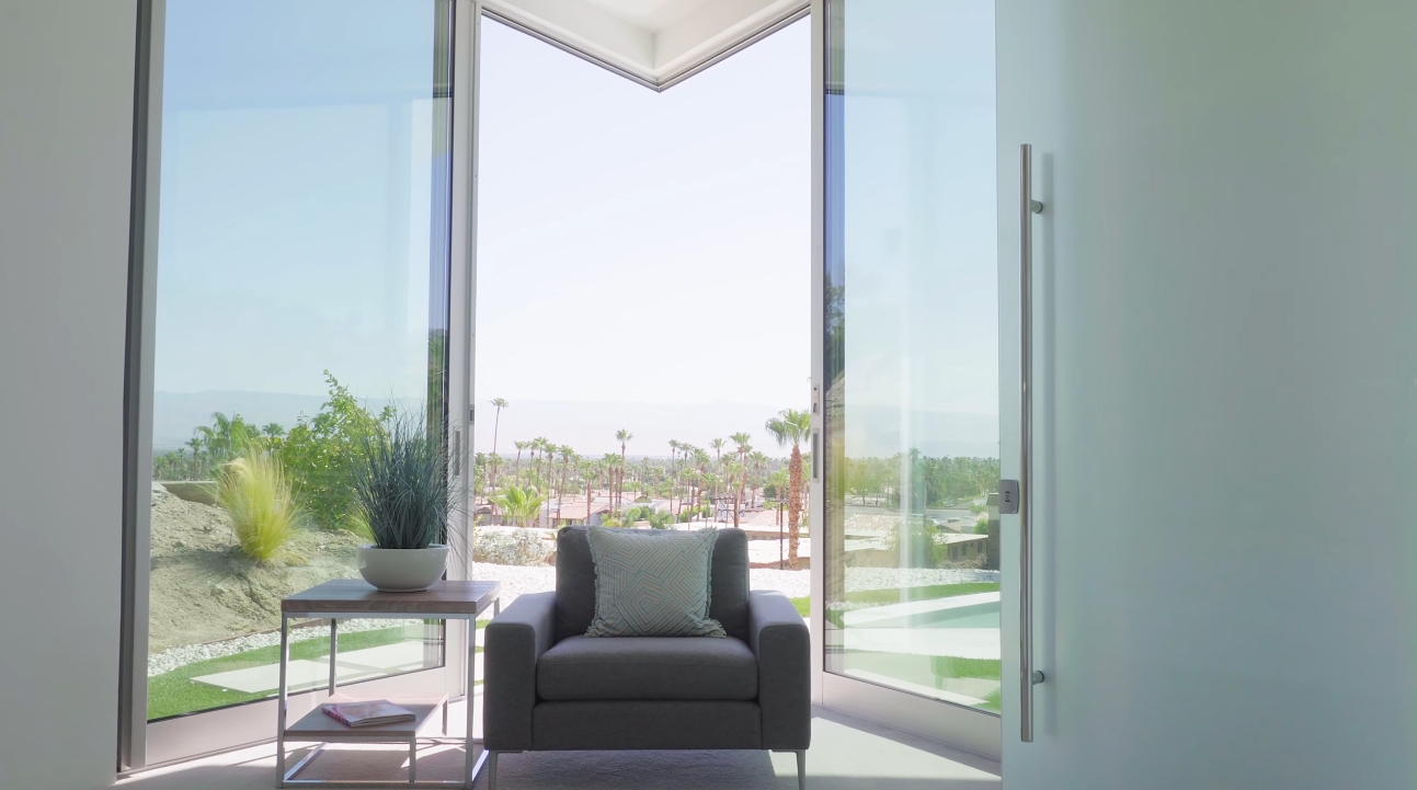 32 Photos vs. Palm Springs, CA Luxury Home Interior Design Tour By Brian Foster