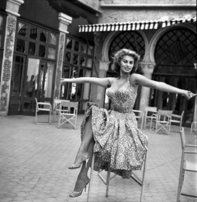 Sophia Loren Can Make Even Visible Armpit Hair Seem Sexy! ~ Vintage Everyday