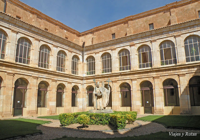 Claustro herreriano Santa María de Huerta