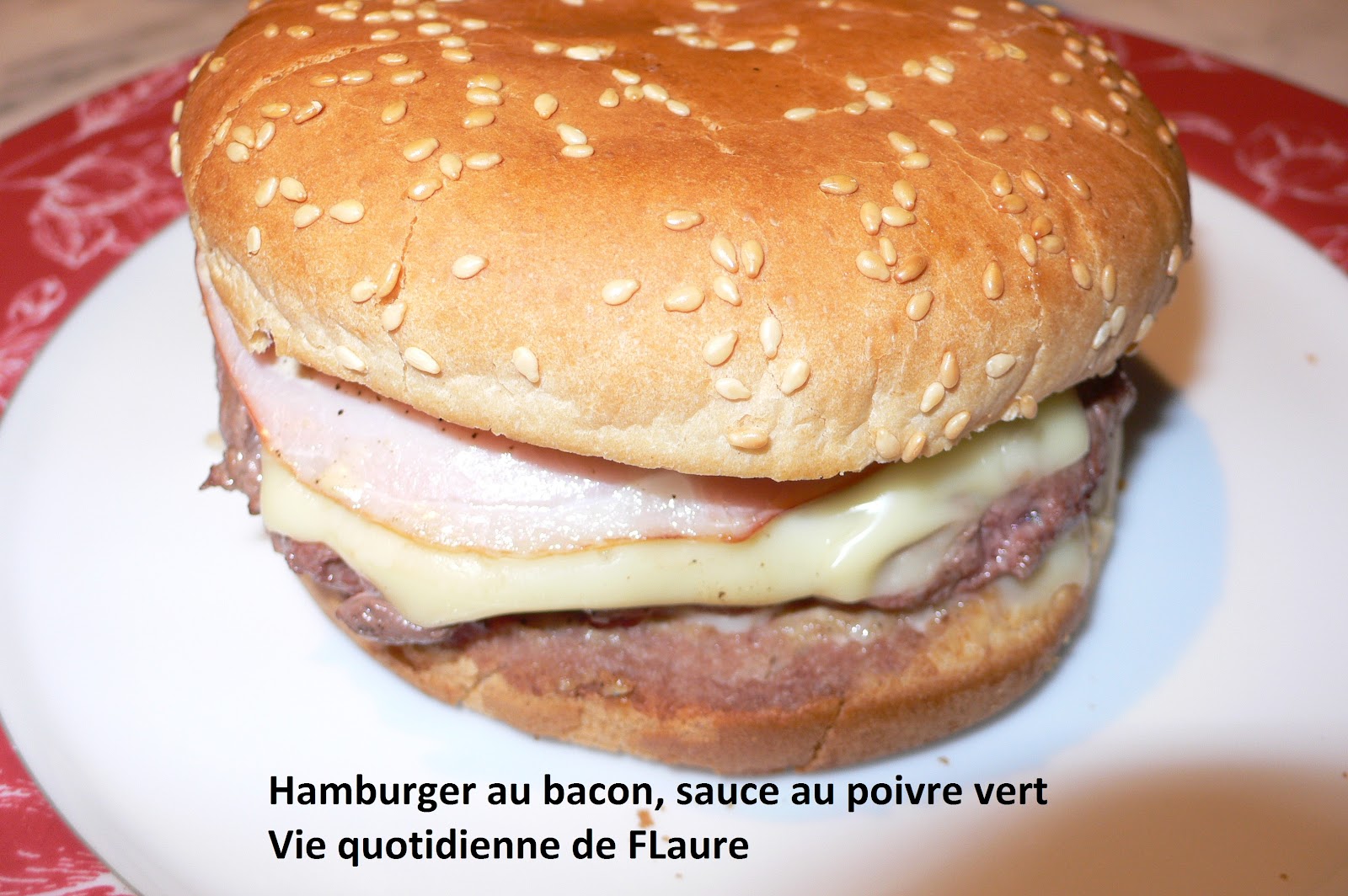 Hamburger au bacon, sauce au poivre