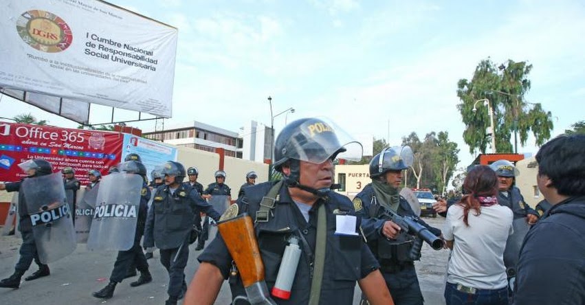 UNMSM: Policía detiene a 16 estudiantes tras restablecer el orden en Universidad San Marcos UNMSM: Policía detiene a 16 estudiantes tras restablecer el orden en Universidad San Marcos