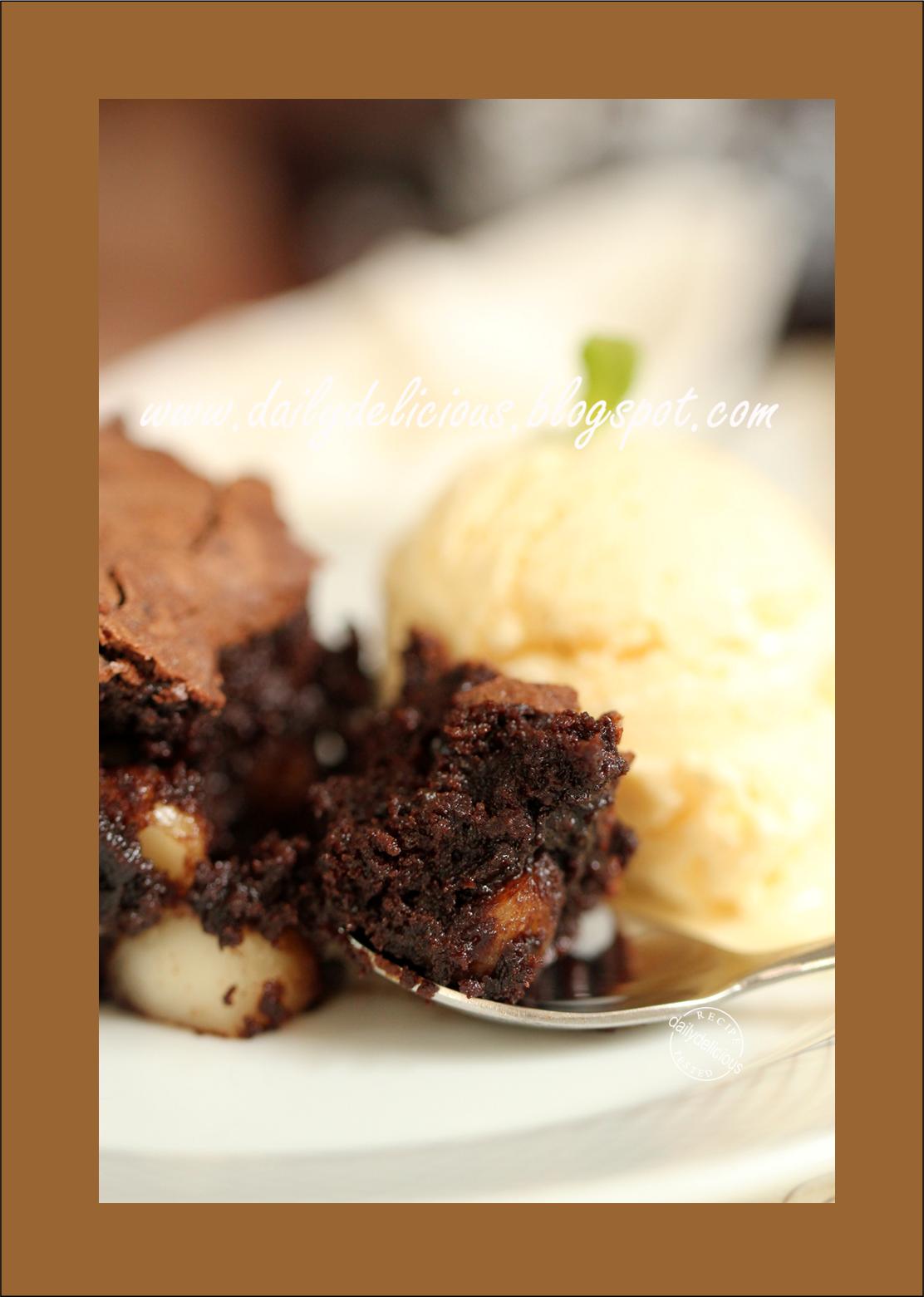dailydelicious: Rich Chocolate and Macadamia nut Cake: Gooey delicious ...