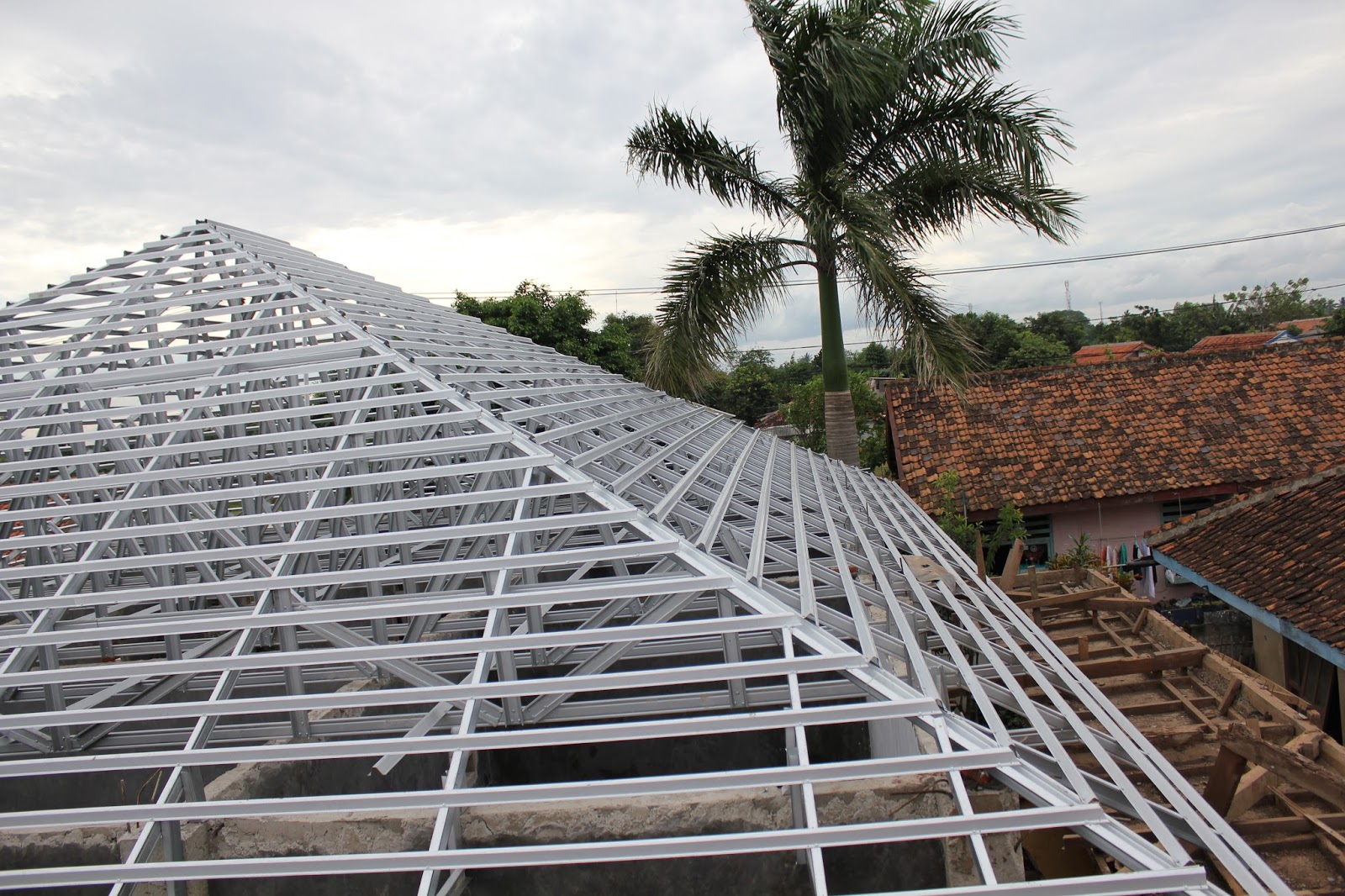 RANGKA ATAP BAJA RINGAN: GAMBAR RANGKA ATAP BAJA RINGAN