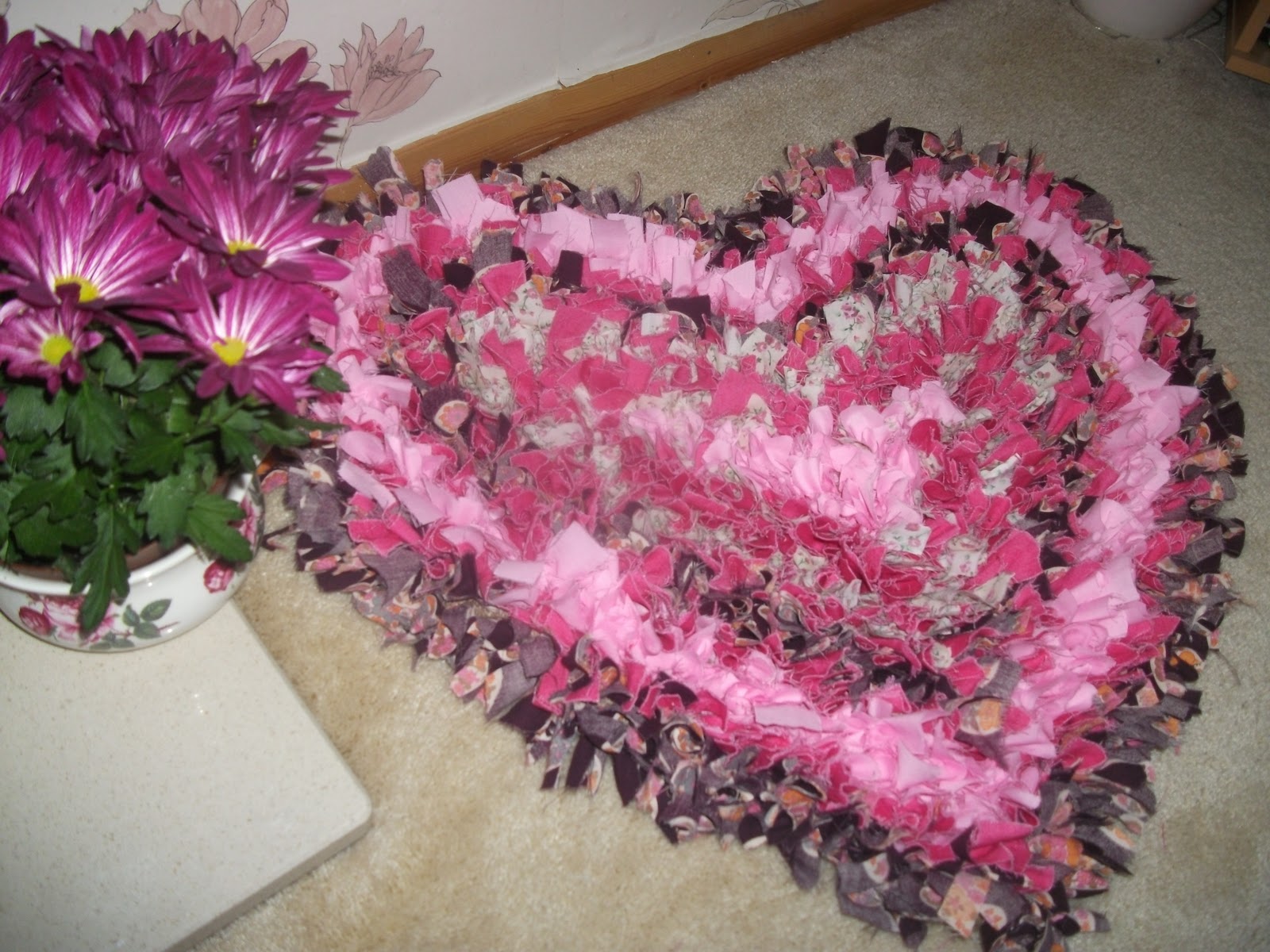 Bird & Button Designs Shabby Chic Heart Shaped Rag Rug