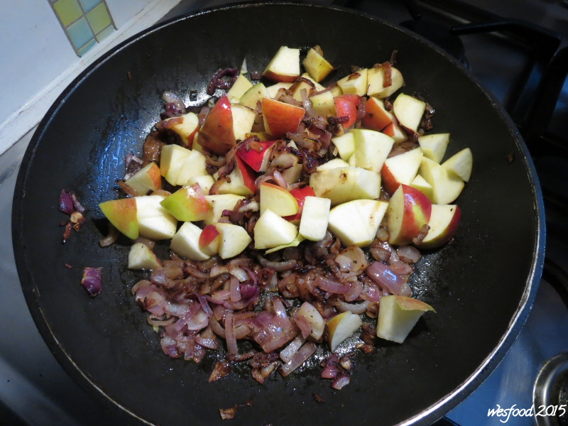 WesFood - Herr Westerhausen kocht ...: Hähnchenleber mit Apfel, Zwiebel ...