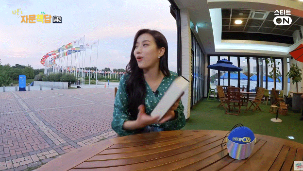 책 하나로 예능찍는 여돌.jpgif | 인스티즈