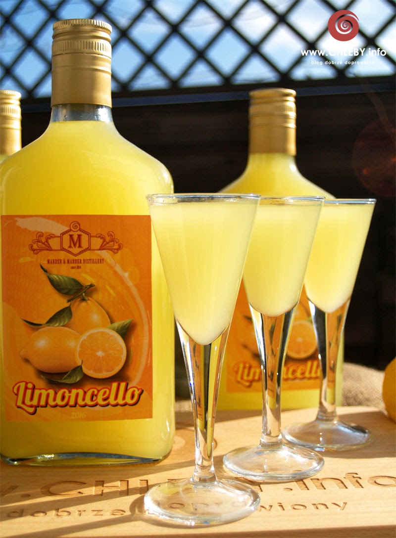 Приготовление лимончелло в домашних. Ликер Лимончелло вальдолио. Лимончелло крепость. Лимончелло и Хреновуха. Лимоны для Лимончелло сорт.