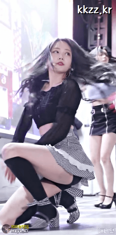 치마가 펄럭이는 주은