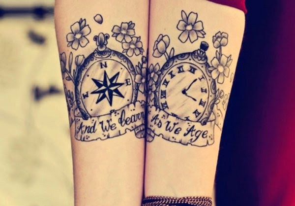 tatuaje brujula y reloj