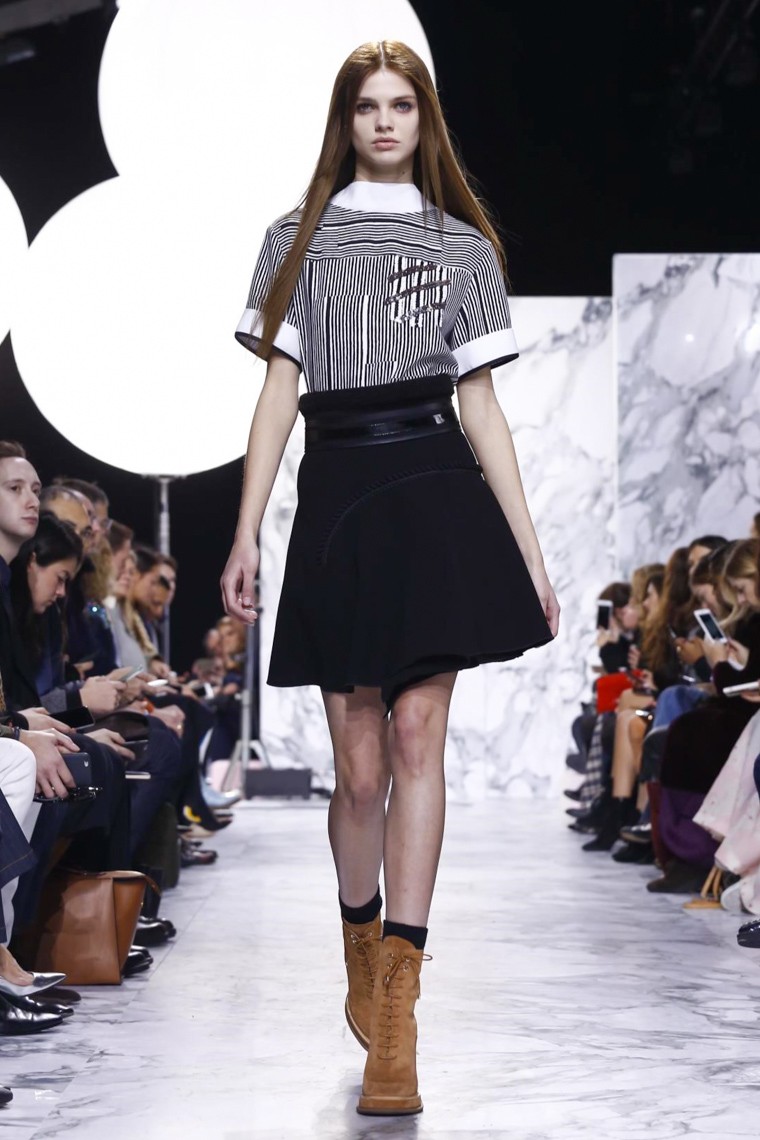 Carven Fall/Winter 2016-2017 RTW PFW carven-fall-winter-2016-2017-collection-paris-fashion-week, carven-fall-winter-2016-2017, carven-fall-winter-2016, carven-fall-winter-2017, carven-fall-winter, carven-fall, carven-fall-2016-2017, carven-fall-2016, carven-fall-2017, dudessinauxpodiums, du-dessin-aux-podiums