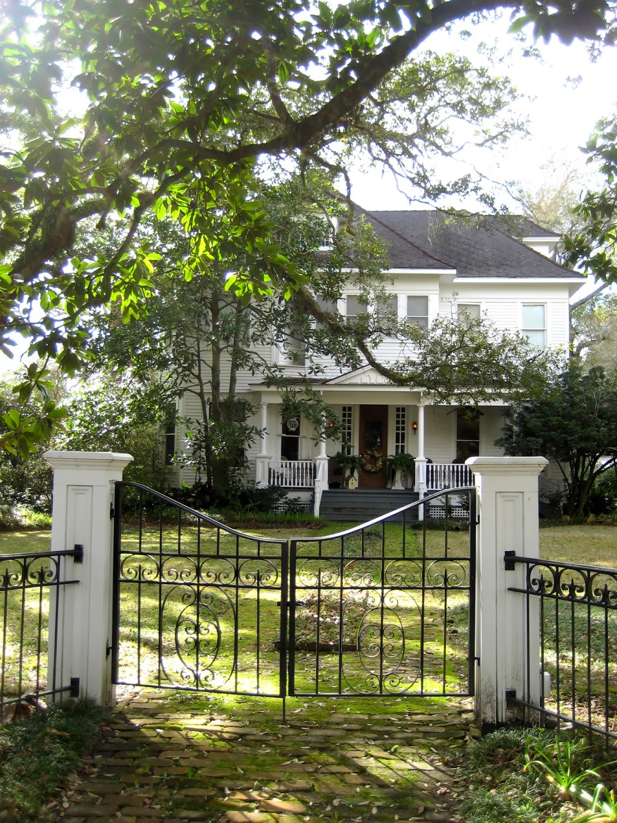 Living Rootless Jennings, Louisiana A Walk on Cary Avenue