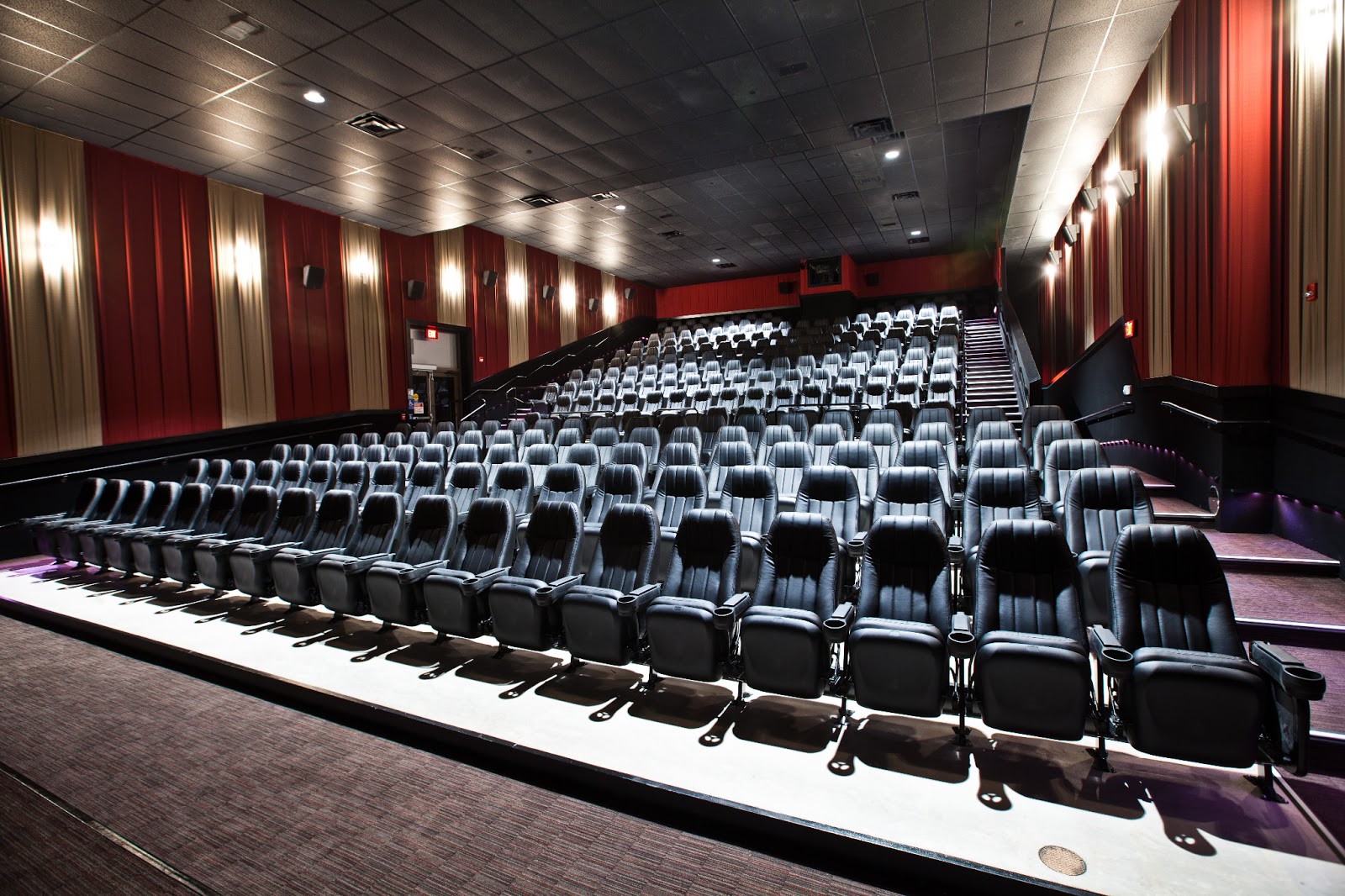 JKRNoir Spotlight Theater opens in Connecticut!