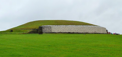 Newgrange: simbolismo e sofisticação na Pré-história Blog 'lugares de memória' - Matéria sobre Newgrange