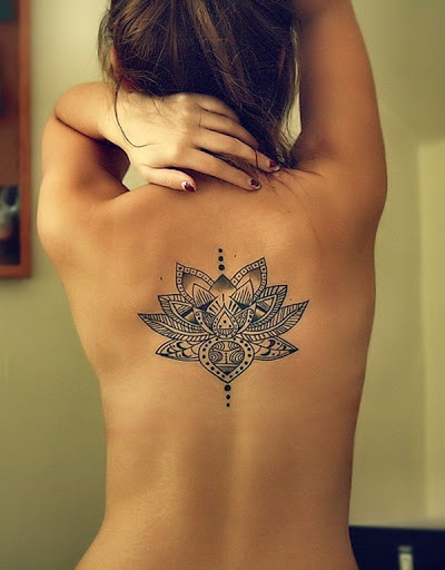 Flor de lótus tatuagens para menina