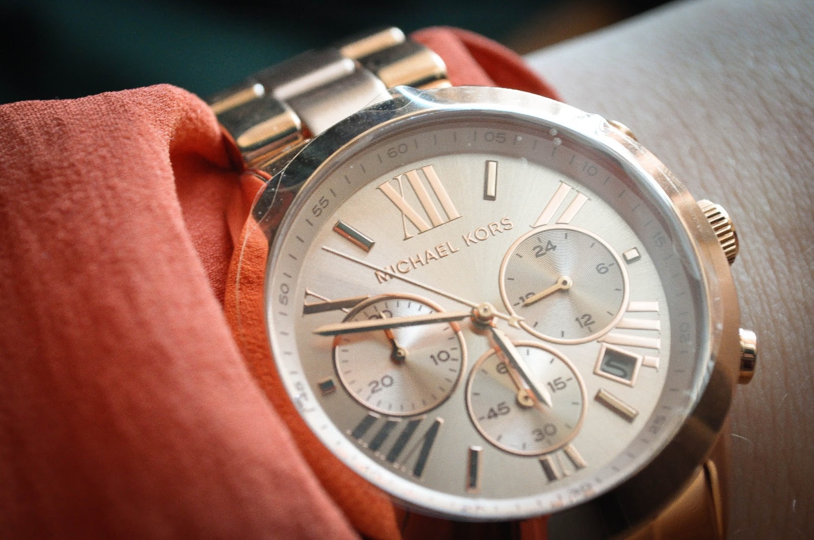 michael kors watch keeps disconnecting