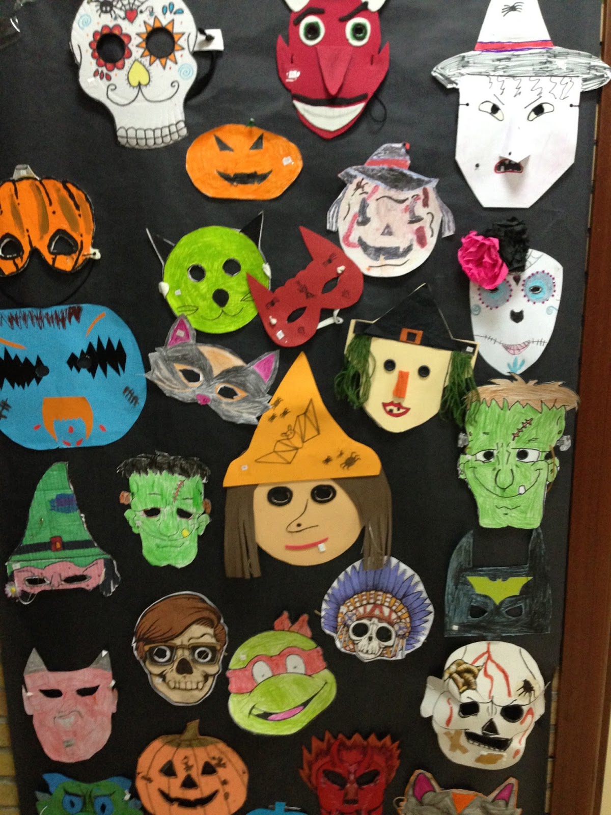 ENGLISH VILLAGE HALLOWEEN MASK CONTEST