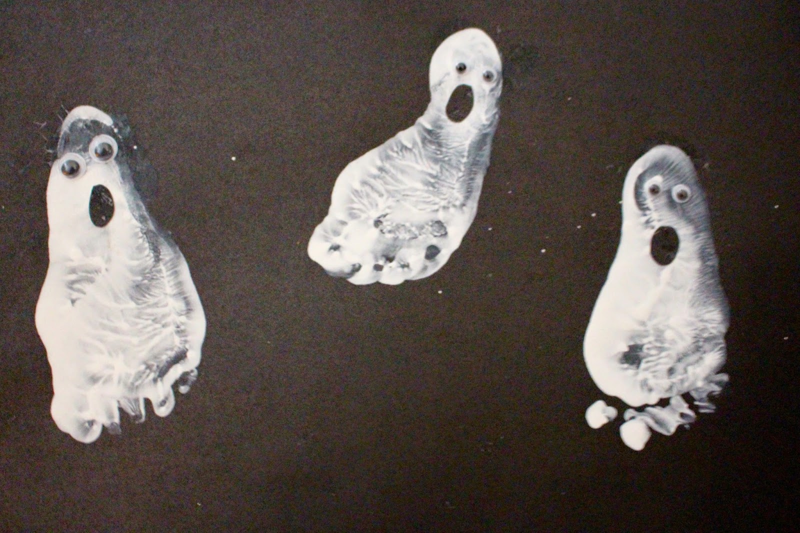 ghost footprint halloween craft for babies, toddlers and preschoolers