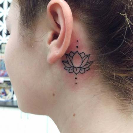 Tatuagens femininas atrás das orelhas Tatuagens femininas atrás das orelhas