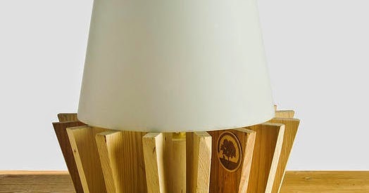 Mueblesdepalets.net: Pequeña lámpara de mesita de noche con tablas de