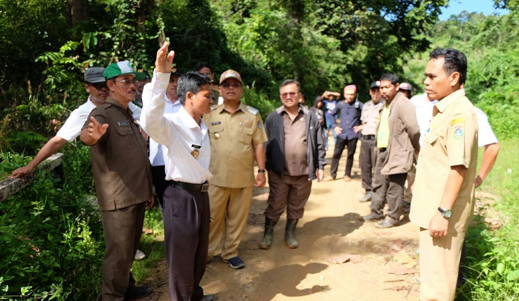 Rupinus dan Aloysius Kunjungan Kerja Ke Perbatasan Sekadau-Sintang Rupinus dan Aloysius Kunjungan Kerja Ke Perbatasan Sekadau-Sintang