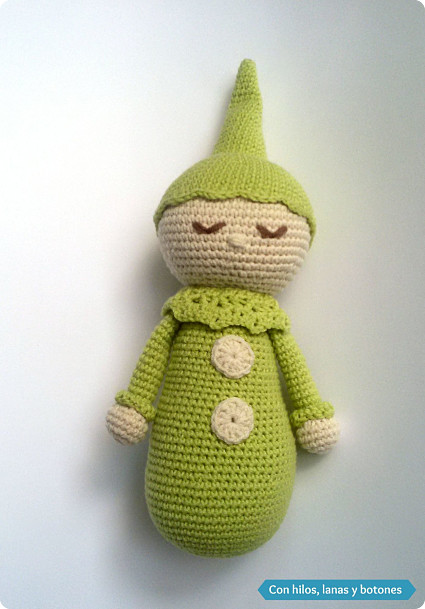 Con hilos, lanas y botones: payasete dormilón amigurumi (patrón gratis) Con hilos, lanas y botones: payasete dormilón amigurumi (patrón gratis)