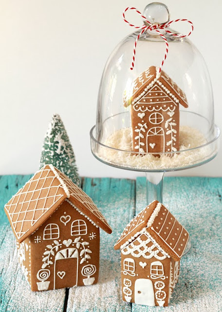Gingerbread-house-snow-globes3..