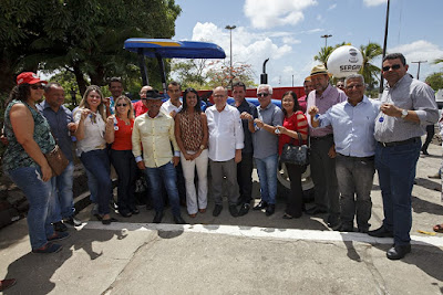 Governador entrega equipamentos e firma parcerias para o desenvolvimento agrícola do estado Governador entrega equipamentos e firma parcerias para o desenvolvimento agrícola do estado