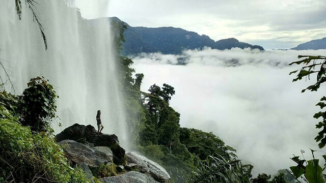Wisata Air Terjun dengan pemandangan menakjubkan Wisata Air Terjun dengan pemandangan menakjubkan