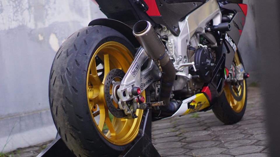 Aprilia rsv4 Р¶РµР»С‚С‹Р№