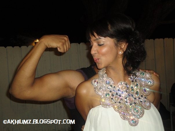 Allu+Arjun+Rare+Pics+with+Wife+and+Frien