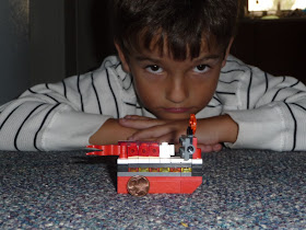 LEGO Quest Kids: Micro-Scale Photos