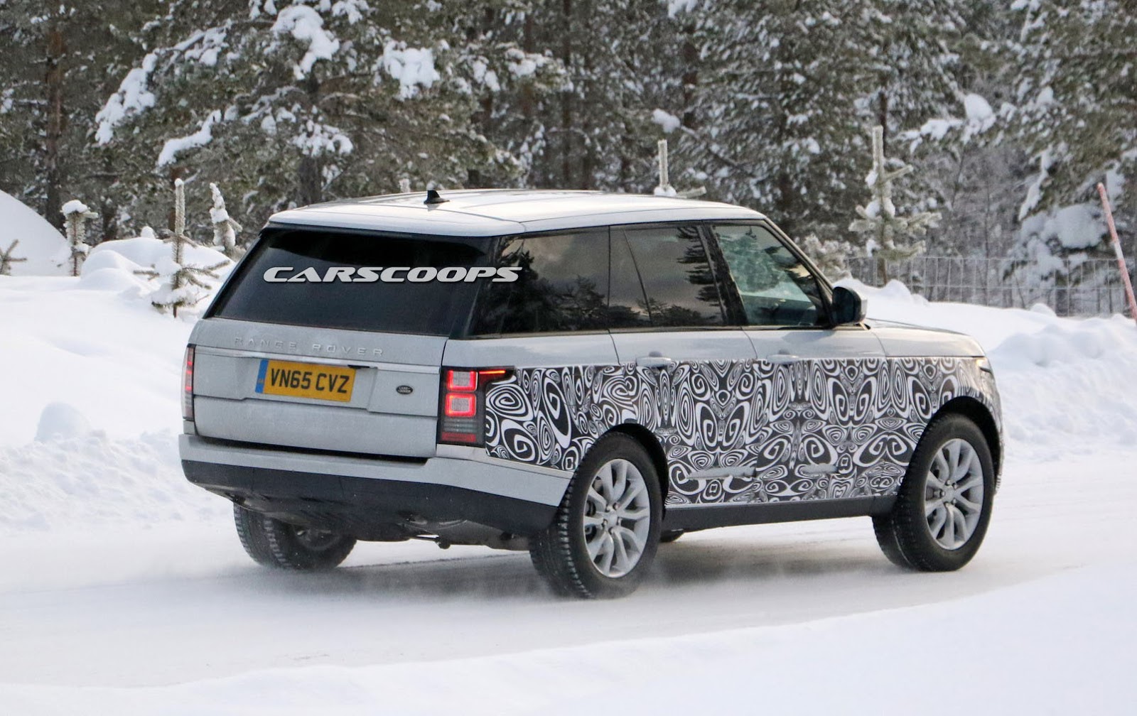2017 Range Rover Spied Getting Ready For Its First Facelift Carscoops Photo Gallery